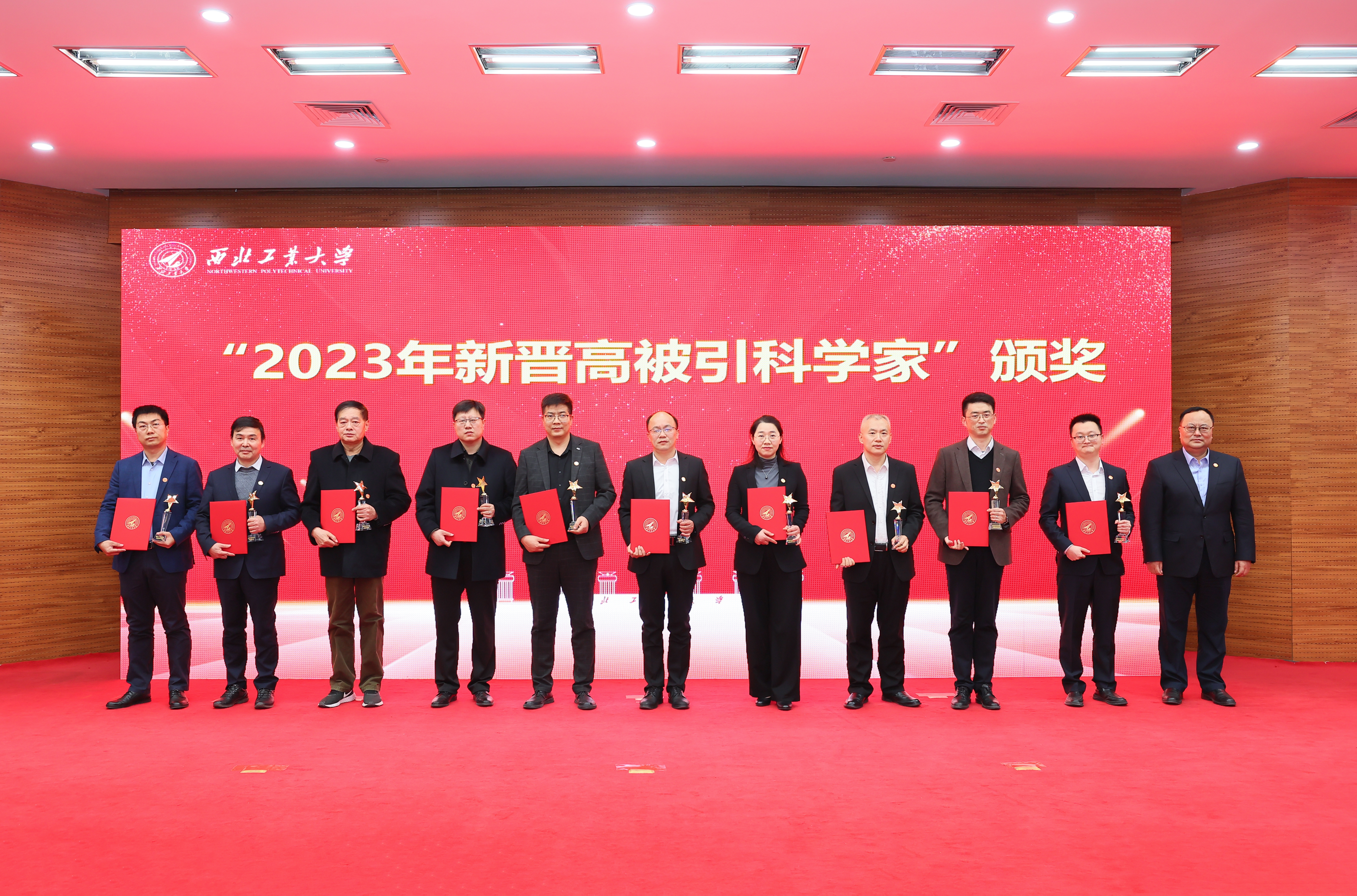 校长宋保维为2023年新晋高被引科学家颁奖.JPG